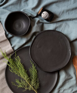 Dark Kisses Dinnerware SET For bold tables and beautiful contrasts A handcrafted stoneware dinnerware set finished in a rich matte glaze, designed for bold tables and everyday dining.