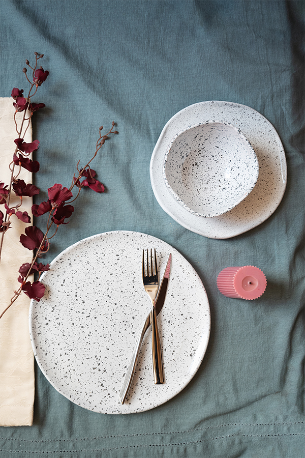 Wedding Morning Dinnerware SET For bold tables and beautiful contrasts A handcrafted stoneware dinnerware set finished in a rich matte glaze, designed for bold tables and everyday dining.