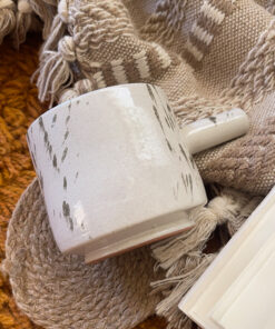 Sylva Stoneware Mug Familiar nature… seen in a deeper shade A creamy beige stoneware mug with soft olive speckles, inspired by traditional coffee rituals and quiet everyday moments.