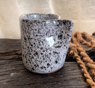 Ardo stoneware Cup Built for a grip that doesn’t negotiate A grounded stoneware mug designed for control, stability, and a confident everyday coffee moment.