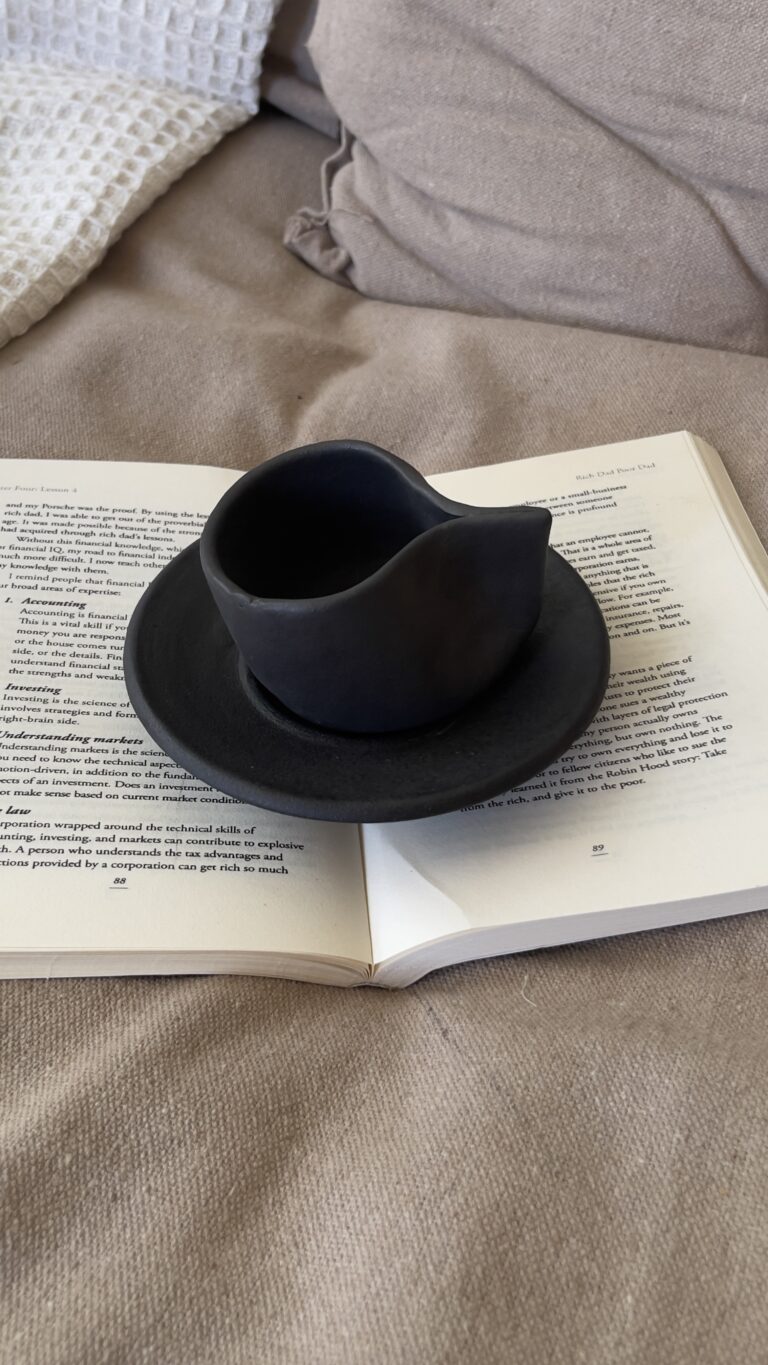Kuro Kuro Stoneware Mug Quiet, but impossible to ignore A matte black stoneware cup and saucer made for slow, grounded coffee moments that don’t need explanation.