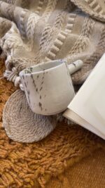 Sylva Stoneware Mug Familiar nature… seen in a deeper shade A creamy beige stoneware mug with soft olive speckles, inspired by traditional coffee rituals and quiet everyday moments.