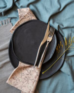 Dark Kisses Dinnerware SET For bold tables and beautiful contrasts A handcrafted stoneware dinnerware set finished in a rich matte glaze, designed for bold tables and everyday dining.