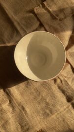 Flugor Pearl Bowl Crafted with a textured, crackled exterior and a vibrant alabaster beige glaze inside, this compact bowl adds a striking touch to your table. It is perfect for individual snacks or dips.