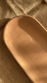Sora Gathering Platter Handcrafted from premium natural stoneware, this medium Wabi-Sabi platter features a smooth earth-toned finish and organic edges—perfectly sized for serving appetizers, side dishes, or styling your space.