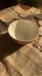 Flugor Pearl Bowl Crafted with a textured, crackled exterior and a vibrant alabaster beige glaze inside, this compact bowl adds a striking touch to your table. It is perfect for individual snacks or dips.