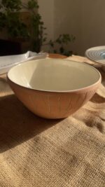 Flugor Pearl Bowl Crafted with a textured, crackled exterior and a vibrant alabaster beige glaze inside, this compact bowl adds a striking touch to your table. It is perfect for individual snacks or dips.