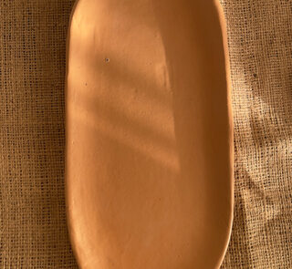 Sora Gathering Platter Handcrafted from premium natural stoneware, this medium Wabi-Sabi platter features a smooth earth-toned finish and organic edges—perfectly sized for serving appetizers, side dishes, or styling your space.