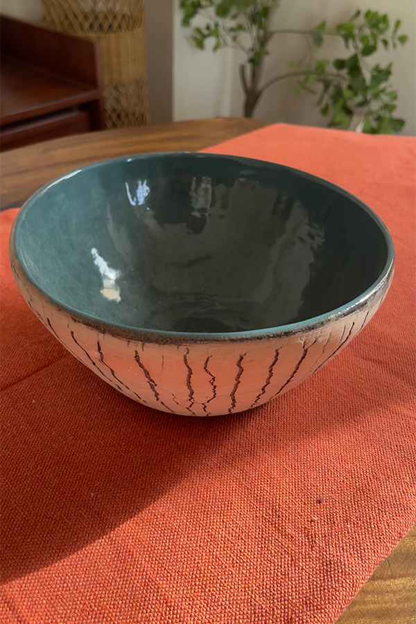 Arc Emerald Bowl Crafted with a textured, crackled exterior and a vibrant emerald green glaze inside, this compact bowl adds a striking touch to your table. It is perfect for individual snacks or dips.