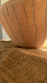 Flugor Pearl Bowl Crafted with a textured, crackled exterior and a vibrant alabaster beige glaze inside, this compact bowl adds a striking touch to your table. It is perfect for individual snacks or dips.