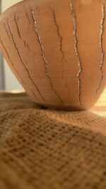 Flugor Pearl Bowl Crafted with a textured, crackled exterior and a vibrant alabaster beige glaze inside, this compact bowl adds a striking touch to your table. It is perfect for individual snacks or dips.