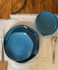 Great Lady Dinnerware SET For bold tables and beautiful contrasts A handcrafted stoneware dinnerware set finished in a rich matte glaze, designed for bold tables and everyday dining.
